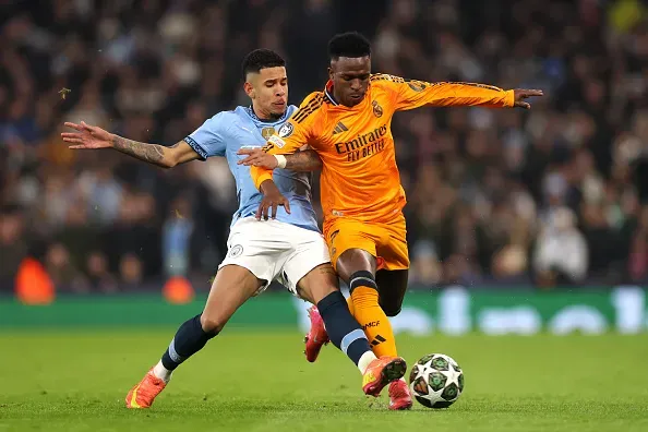 Vini Jr destacou-se na primeira mão do play-off ante o Manchester City. Foto: Getty Images