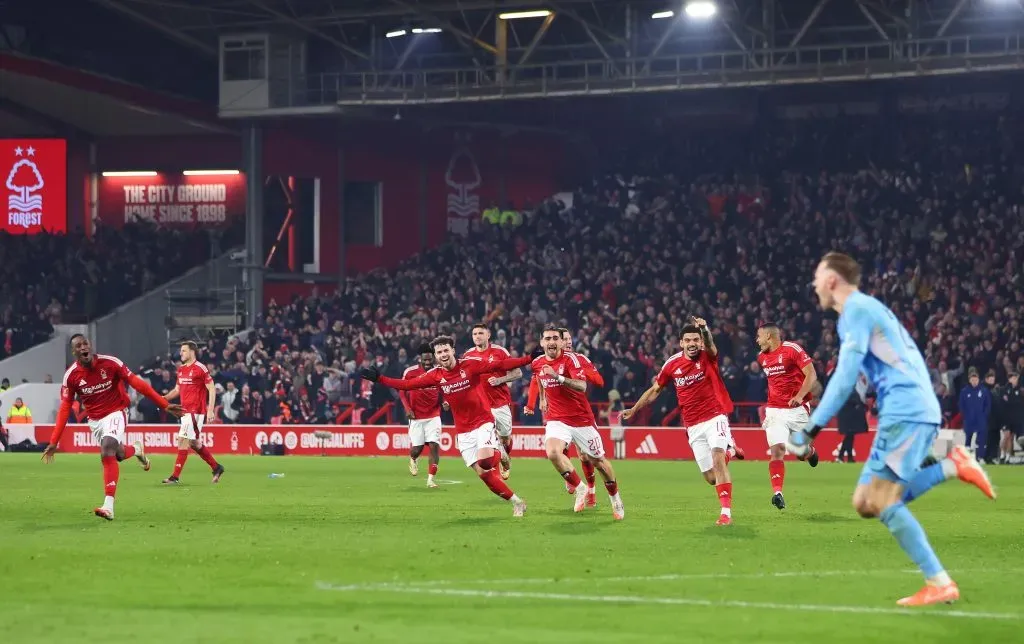 A festa do Nottingham, após a vitória nas grandes penalidades. Foto: Molly Darlington/Getty Images.