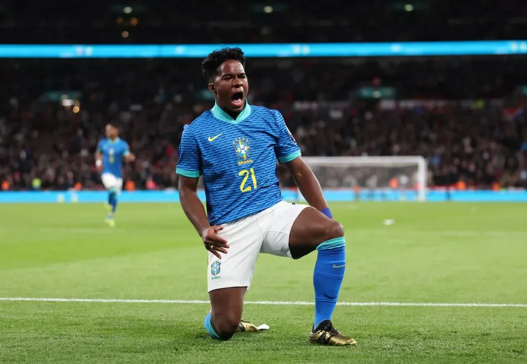 Endrick celebra golo contra a Inglaterra, em março de 2024. Foto: Catherine Ivill/Getty Images.