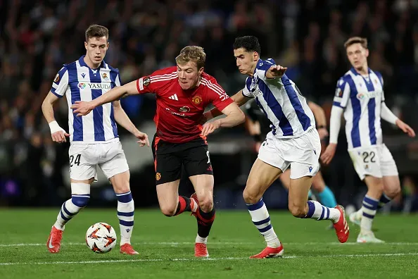 Rasmus Hojlund durante o jogo com o Real Sociedad. Foto: Getty Images