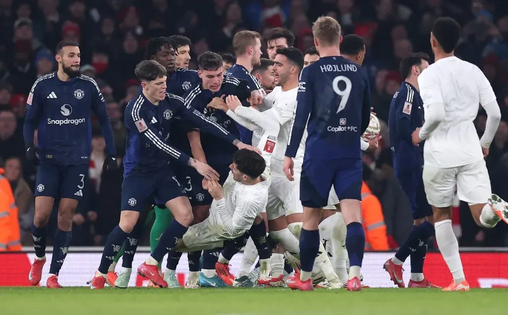 Confusão no Arsenal x Manchester United para a Taça de Inglaterra (o United venceu nas grandes penalidades). Foto: Julian Finney/Getty Images.