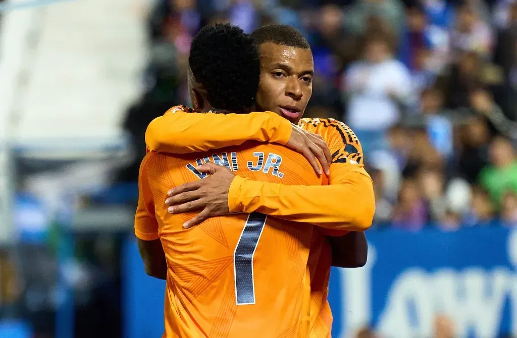 Mbappé comemora golo do Real Madrid com Vinícius Júnior. Foto: Angel Martinez/Getty Images.