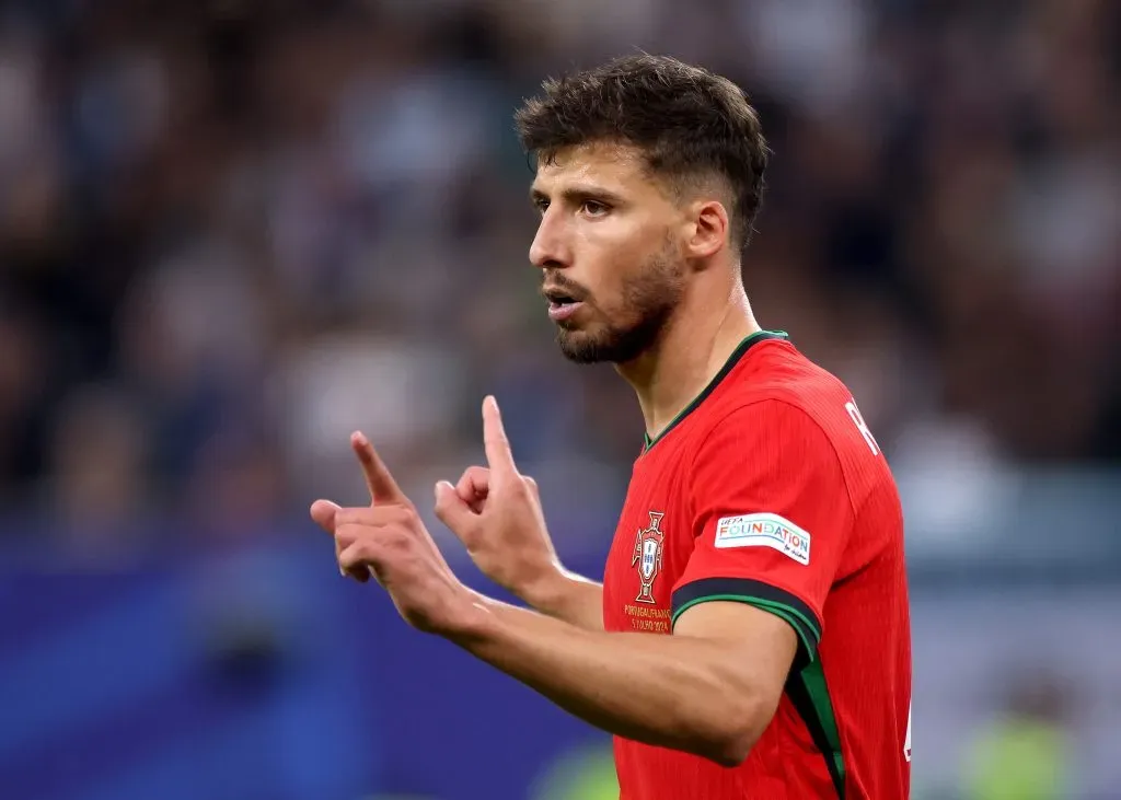 Rúben Dias com a camisola da seleção de Portugal. Foto: Alex Grimm/Getty Images.
