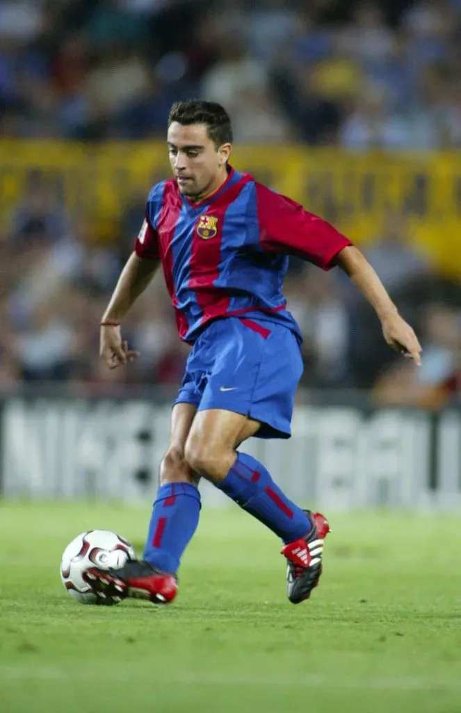 Xavi em campo com a camisola do Barcelona. Foto: Firo Foto/Getty Images.