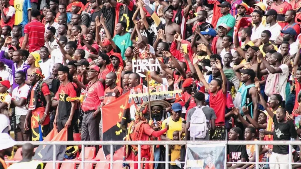 Público compareceu em peso no jogo entre Angola e Cabo Verde. Foto: FAF.