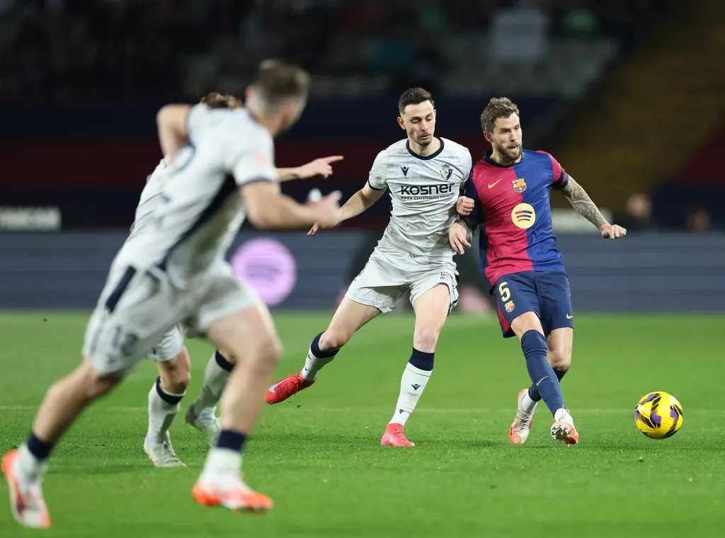 Iñigo Martínez em ação no Barcelona x Osasuna. Foto: Clive Brunskill/Getty Images.