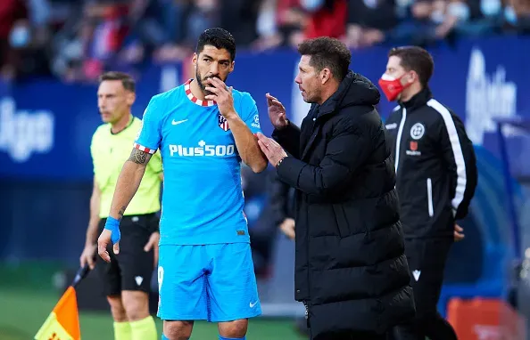 Luis Suárez e Diego Simeone no Atlético Madrid em 2022. Foto: Getty Images
