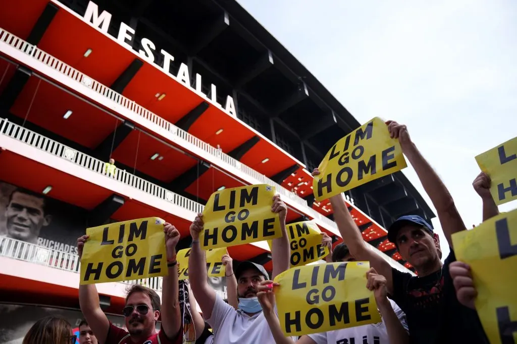 Protestos contra Peter Lim, dono do Valencia. Foto: Getty Images