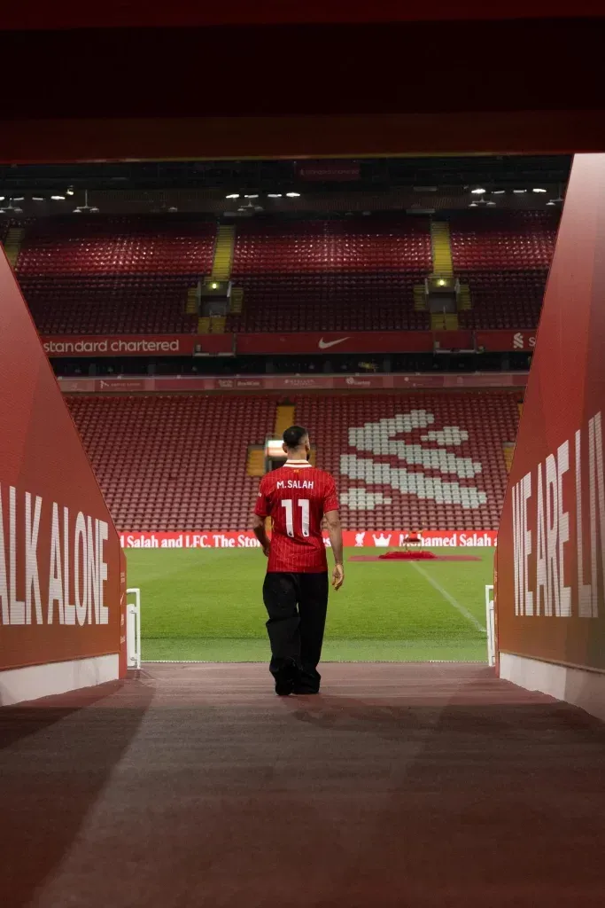 Salah continuará sem “andar sozinho” e permanecerá em Anfield Road. Foto: LFC.
