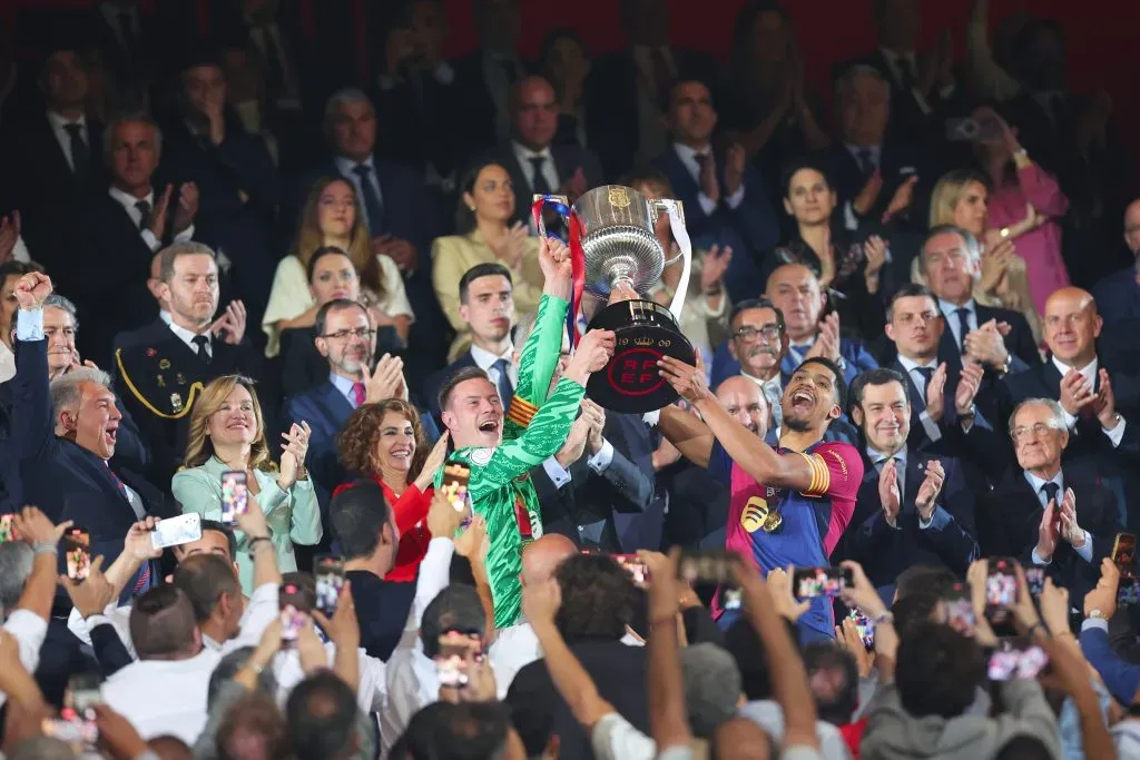 O Barcelona recebeu a sua 32.ª Taça do Rei. Foto: Fran Santiago/Getty Images.