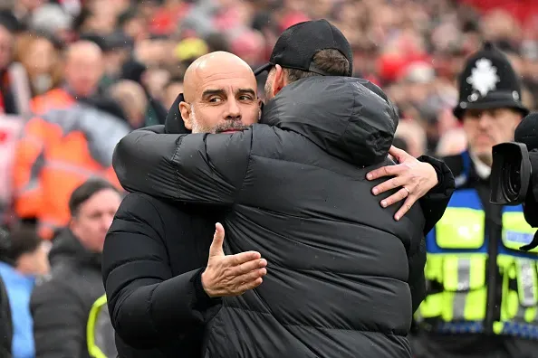 Pep Guardiola e Jürgen Klopp no último encontro em março de 2024. Foto: Getty Images