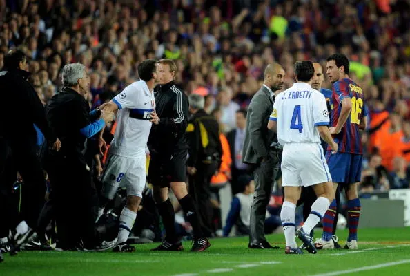 Confusão na expulsão de Motta em Barcelona x Inter em 2010. Foto: Getty Images