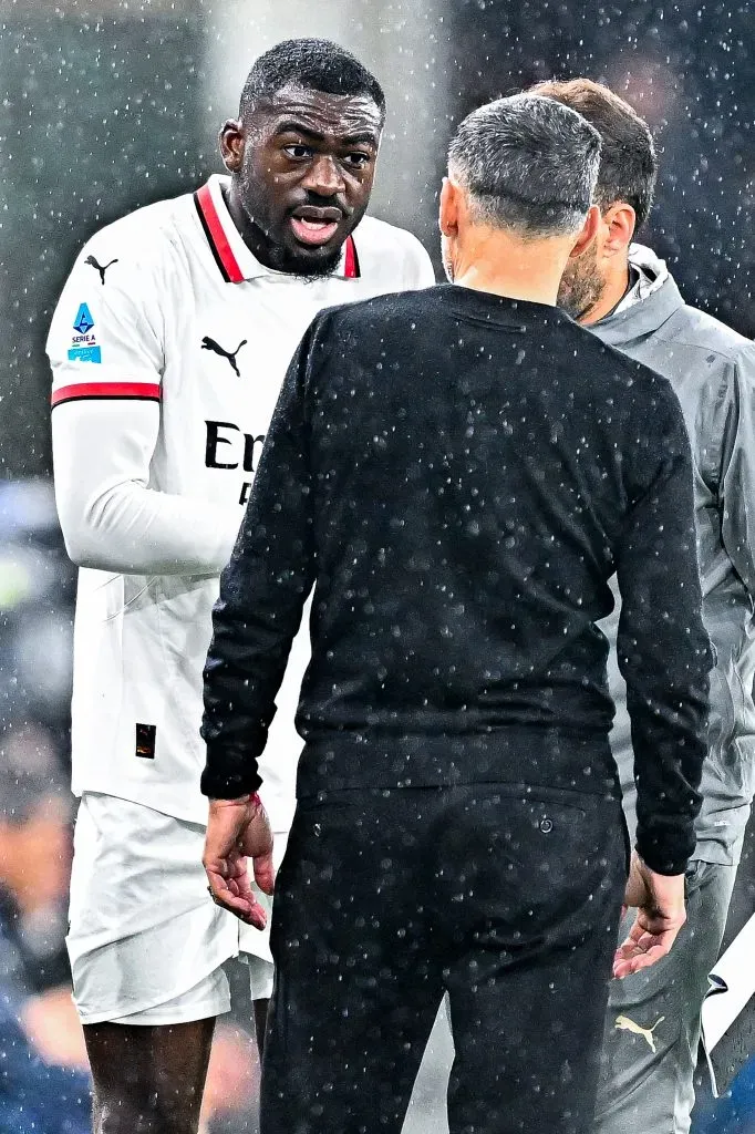 Fofana a falar com Conceição durante o duelo entre as equipas italianas. Foto: Simone Arveda/Getty Images.
