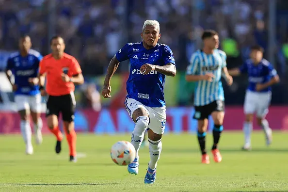 Gabriel Veron em ação pelo Cruzeiro na última temporada. Foto: Getty Images