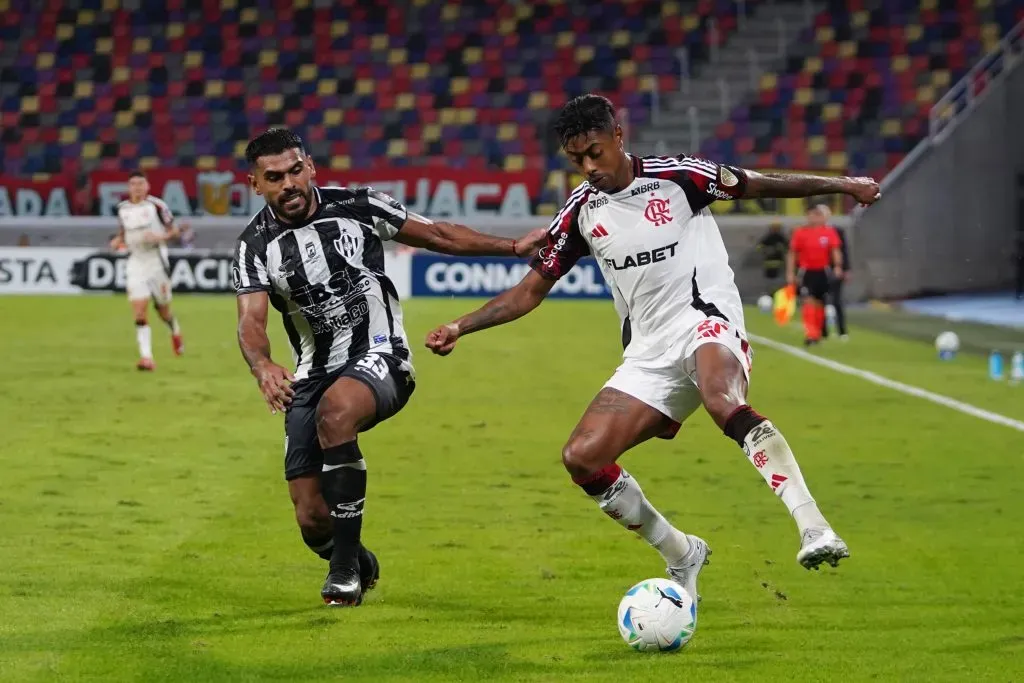 Flamengo empatou com o Central Córdoba S. Estero. Foto: Getty Images
