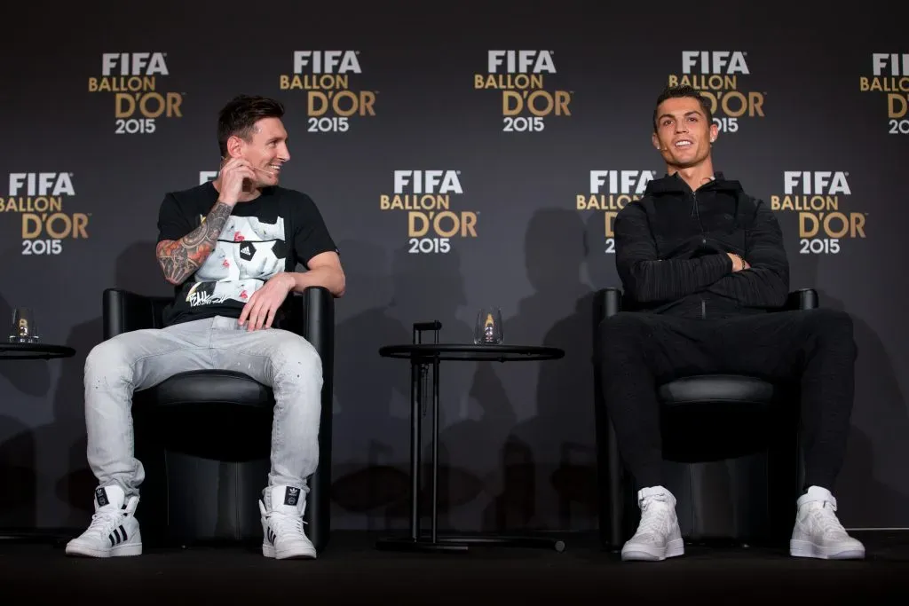 Messi e Ronaldo antes de uma gala da Bola de Ouro, em 2015. Foto: Philipp Schmidli/Getty Images.
