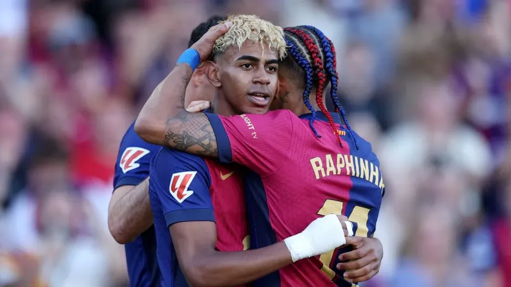 Lamine Yamal e Raphinha têm arrasado no Barcelona. Foto:Judit Cartiel/Getty Images
