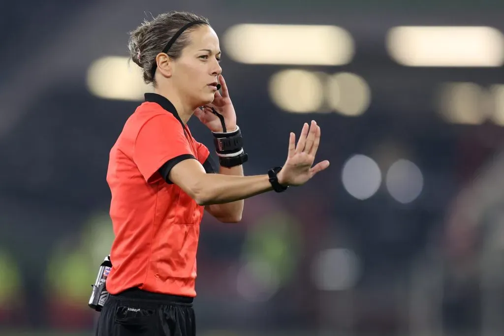 A croata Ivana Martinčić vai arbitrar a final da Women’s Champions League 2025. Foto: Alex Grimm/Getty Images.
