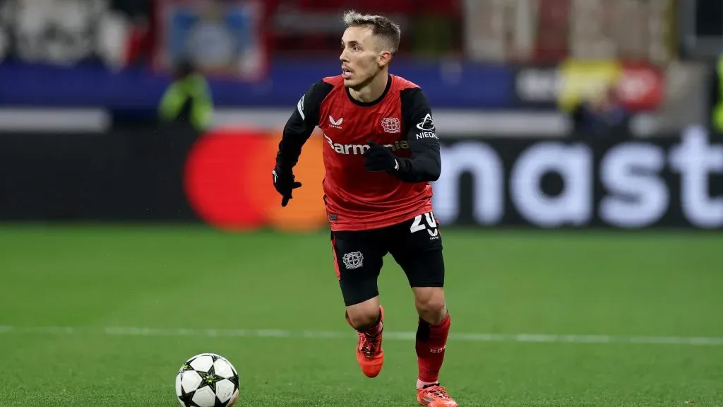 Grimaldo quer regressar a Espanha e está entre Real Madrid e Barcelona. Foto: Lars Baron/Getty Images