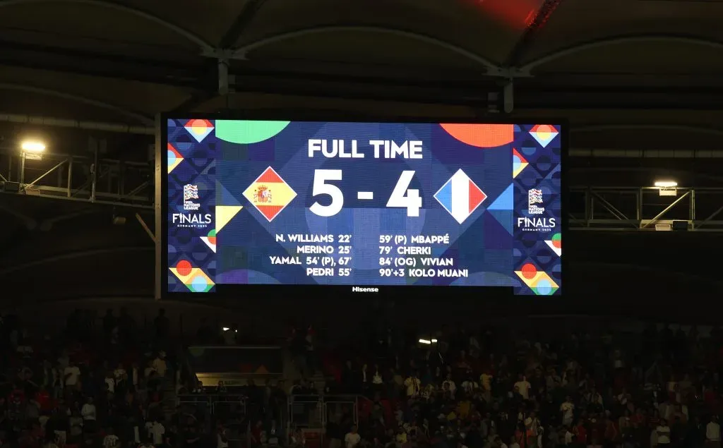 O ecrã a mostrar o avolumado resultado final entre as duas seleções. Foto: Alex Grimm/Getty Images.