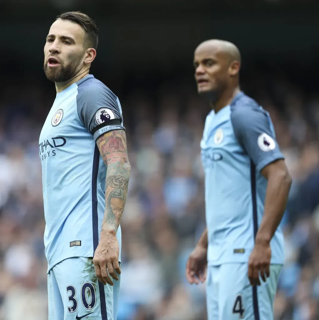 Otamendi e Kompany fizeram dupla de centrais no City. Foto: Mark Robinson/Getty Images.
