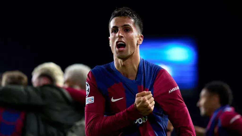 João Cancelo já jogou no Barcelona, em 2023/24. Foto: Alex Caparros/Getty Images