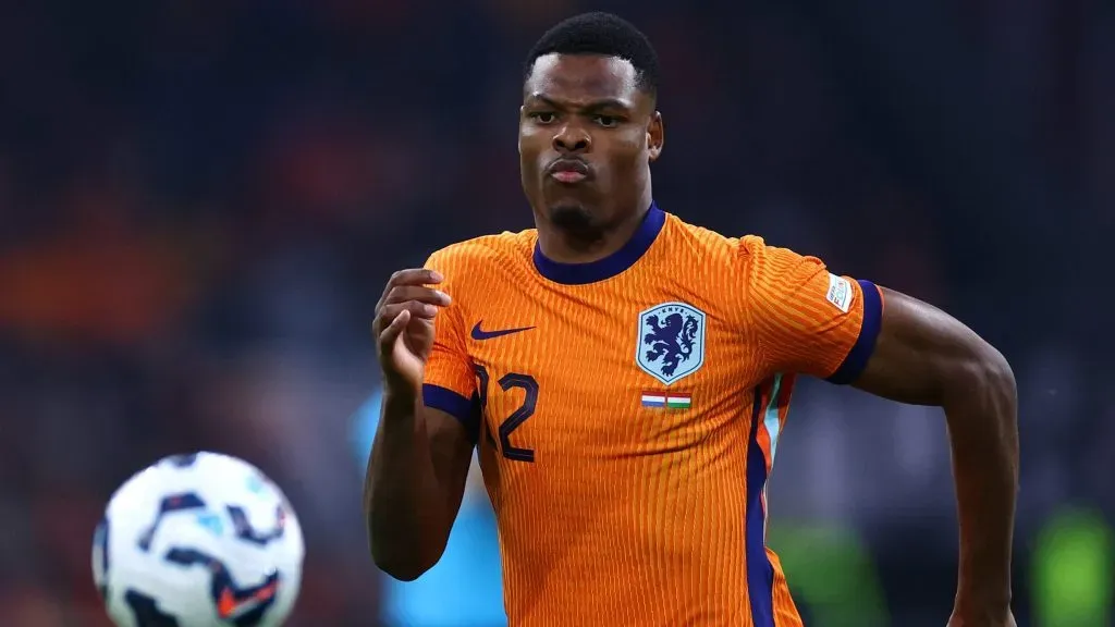 Denzel Dumfries é internacional pelos Países Baixos. Foto: Dean Mouhtaropoulos/Getty Images