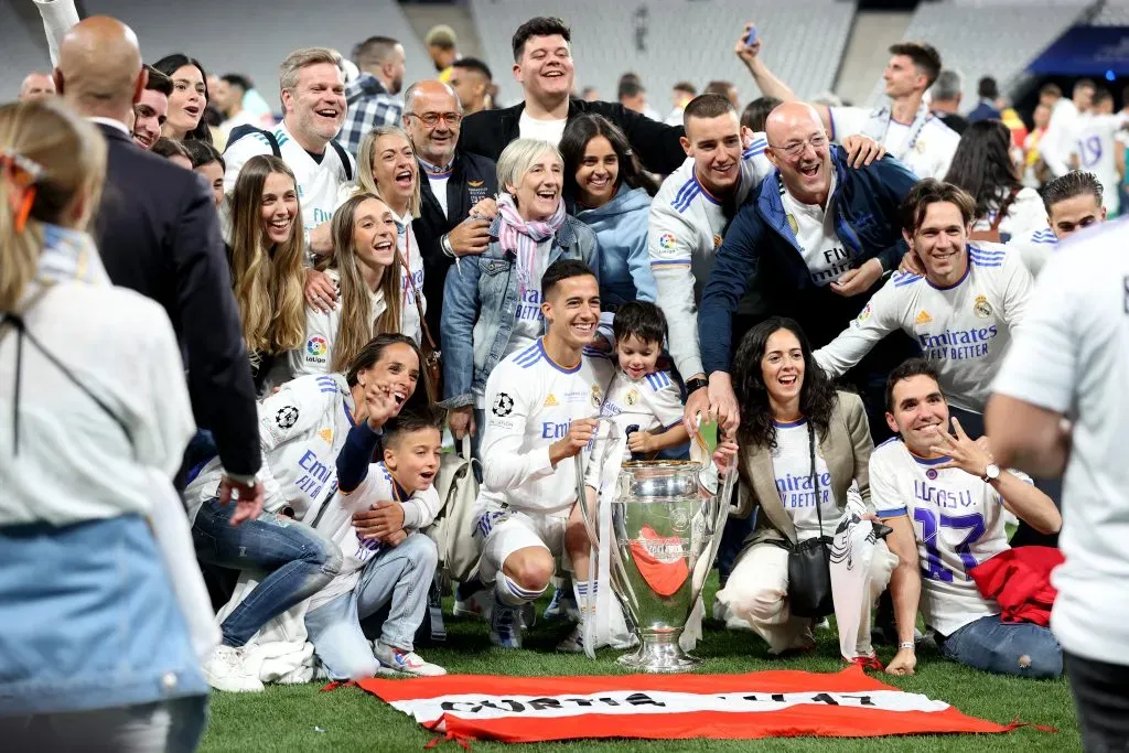 Vázquez a comemorar com a sua família a conquista da Champions, em 2022. Foto: Julian Finney/Getty Images.