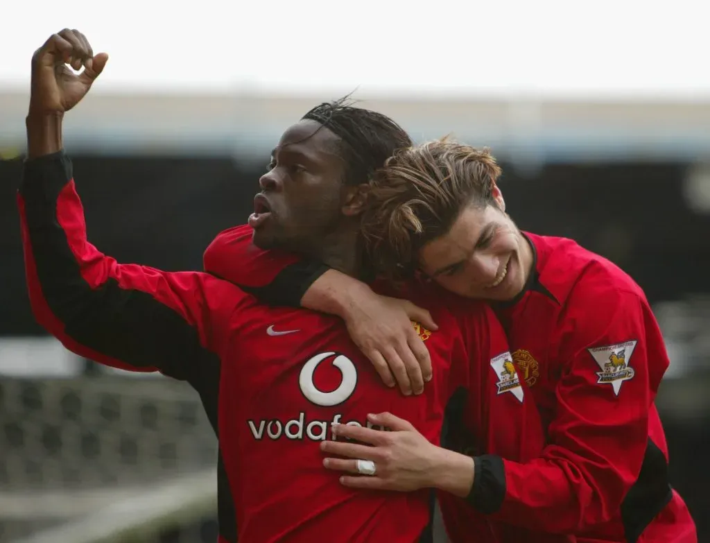Louis Saha e Cristiano Ronaldo jogaram juntos no Manchester United. Foto: Stu Forster/Getty Images.