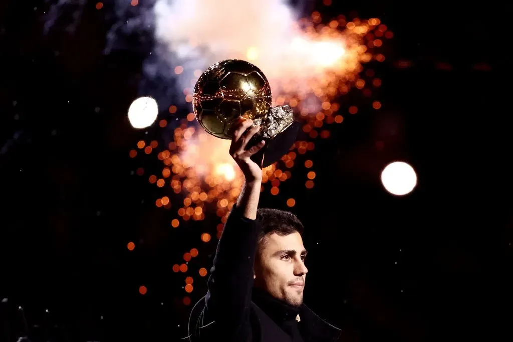 Rodri foi o grande vencedor da Bola de Ouro 2025. Foto: Naomi Baker/Getty Images.