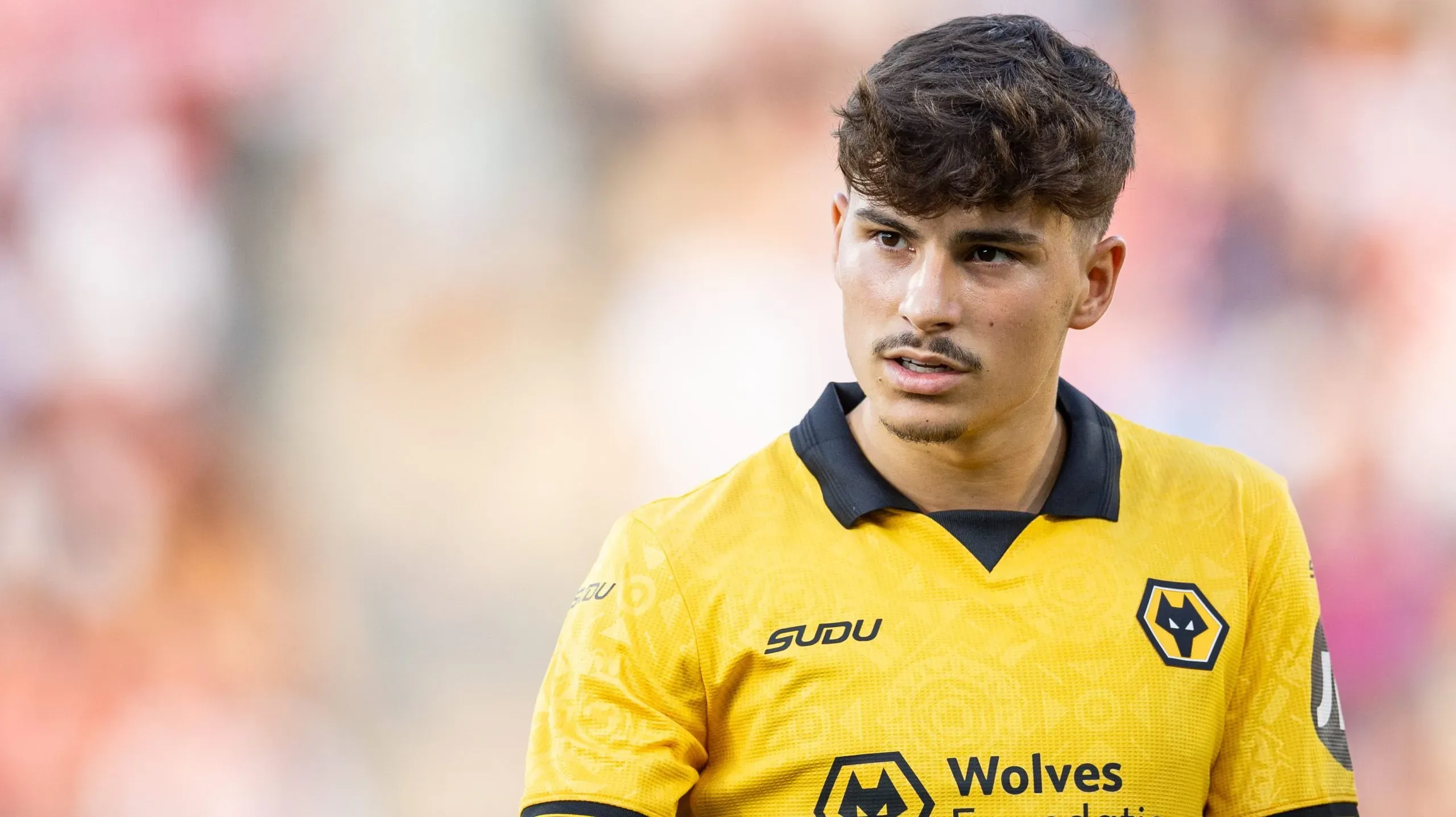 O jovem Rodrigo Gomes fez um golo e contribuiu para o fim do jejum de vitórias do Wolverhampton.Foto: Judit Cartiel/Getty Images