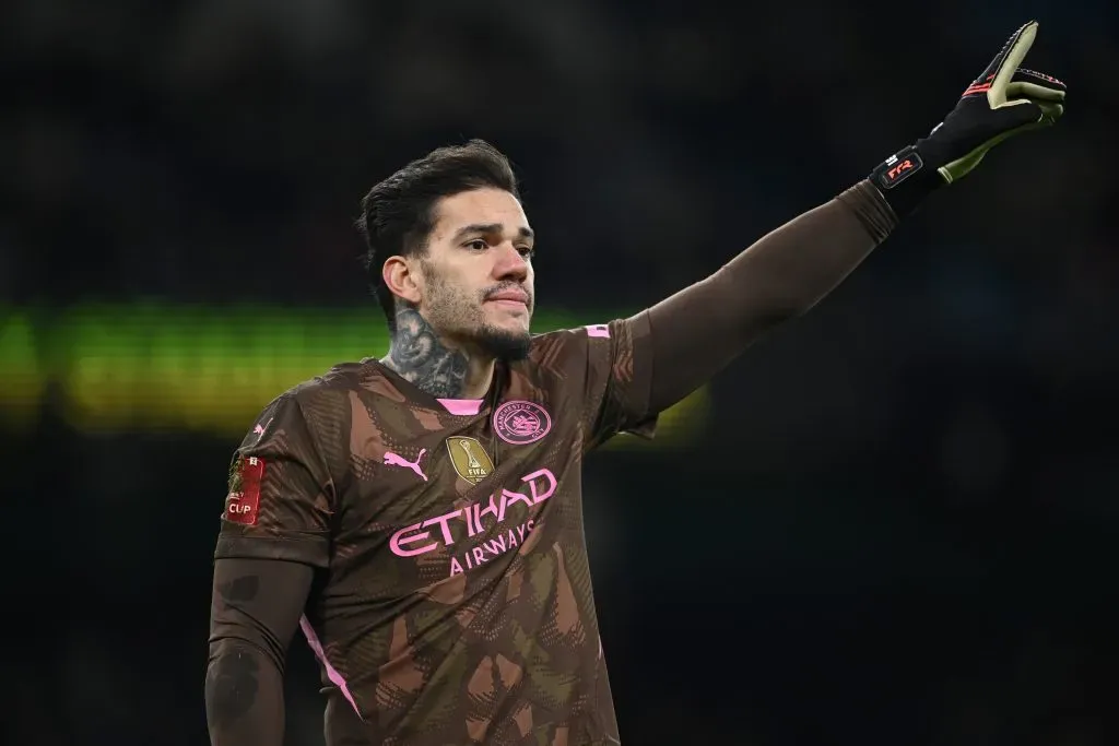 Ederson é o principal nome apontado para a baliza do Al-Nassr. Foto: Gareth Copley/Getty Images.