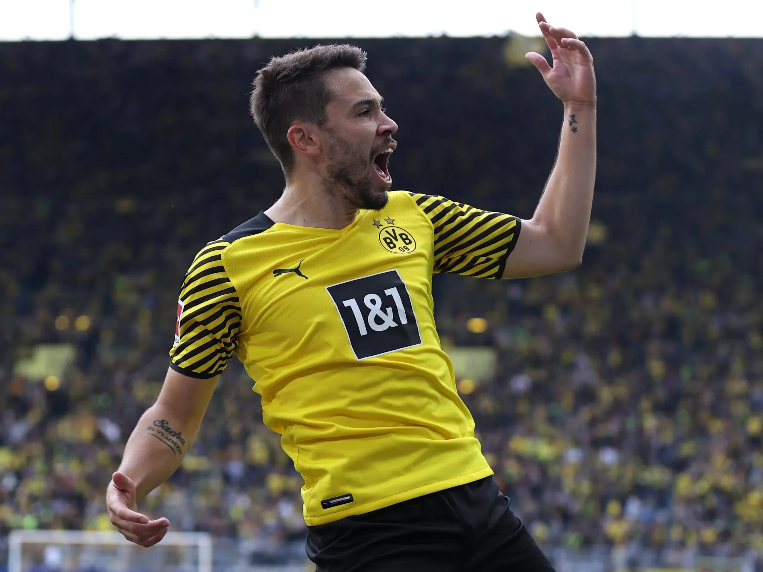 Raphael Guerreiro (Photo by Lars Baron/Getty Images)