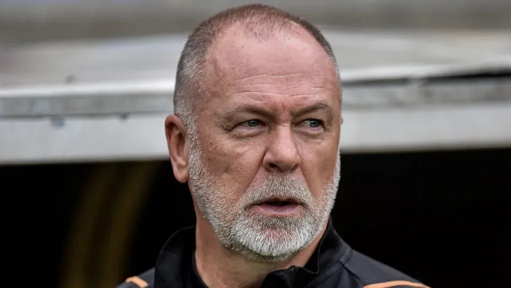 Gigante do futebol brasileiro marca reunião e fica perto de anunciar Mano Menezes