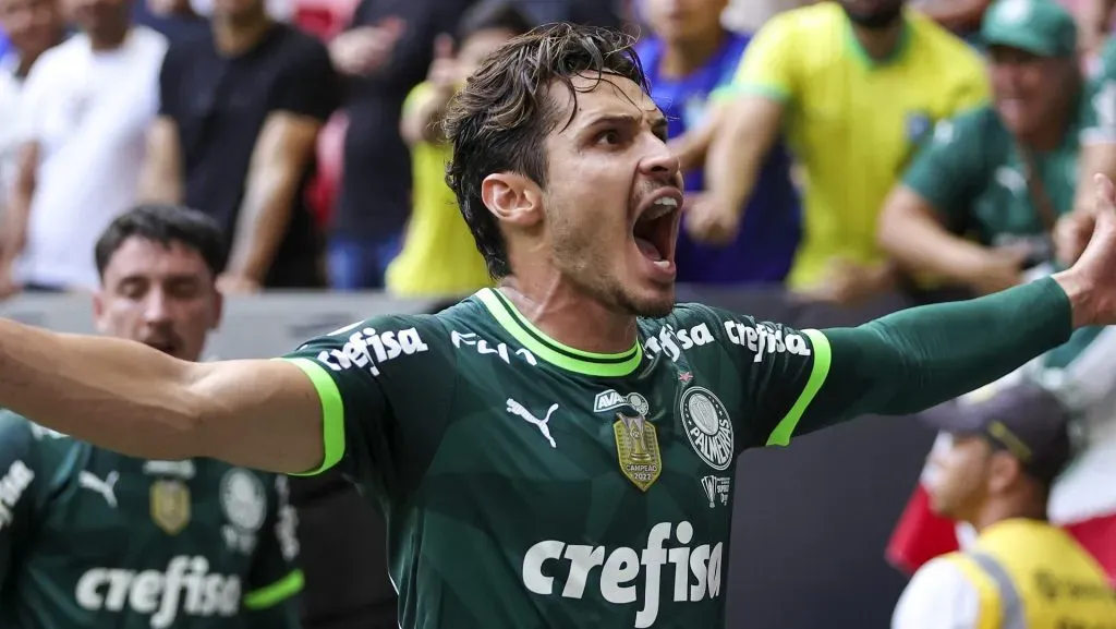 Caminhão de dinheiro Raphael Veiga, do Palmeiras, ganha força para deixar a Europa 'de lado' e assinar com outro grande projeto ainda neste mercado da bola