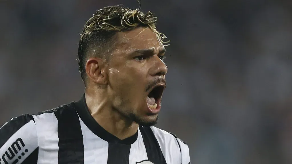 Desempenho impressionou Tiquinho Soares é procurado por clube do exterior e pode deixar o Botafogo