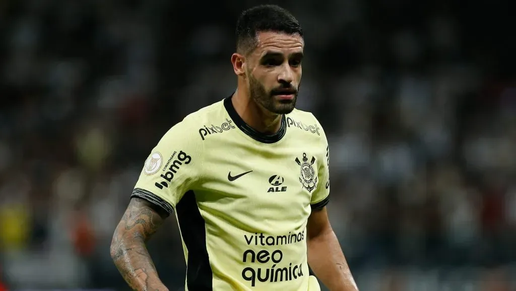 Renato Augusto não é procurado pelo Corinthians e pode fechar com rival do futebol brasileiro