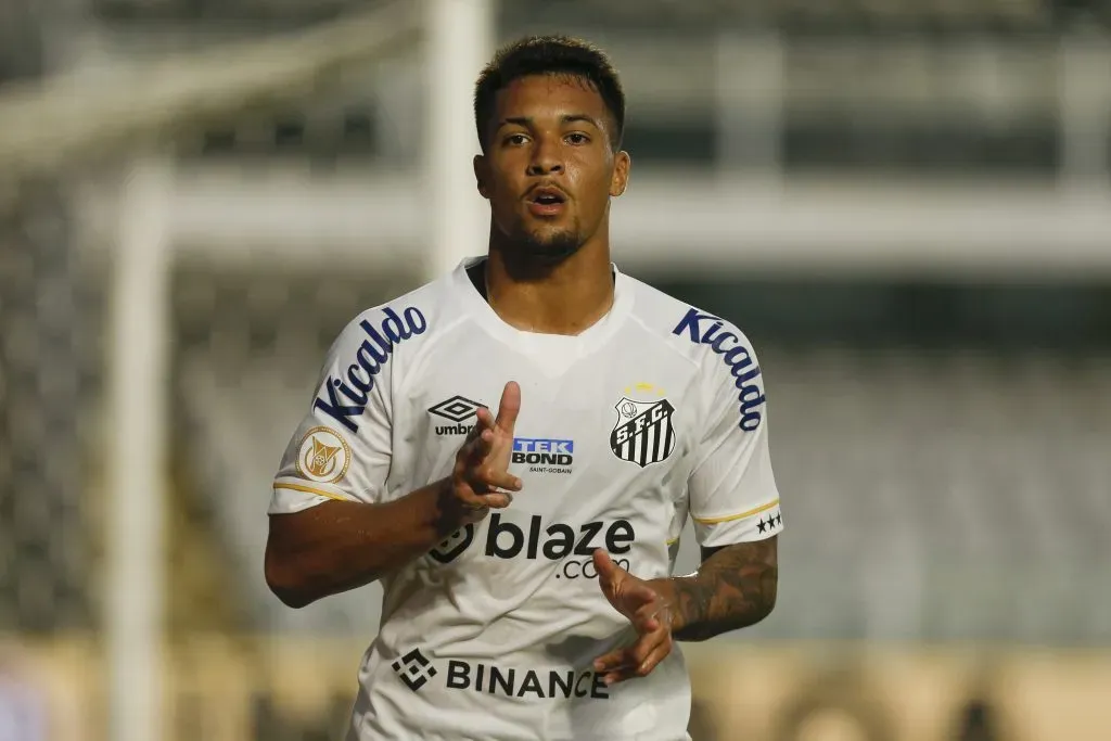 Marcos Leonardo em ação pelo Santos pelo Brasileirão. (Photo by Ricardo Moreira/Getty Images)