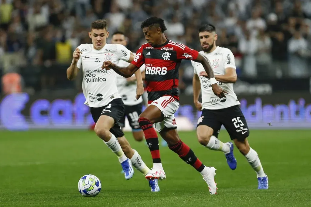 Bruno Henrique é alvo da torcida do Flamengo. (Photo by Ricardo Moreira/Getty Images)