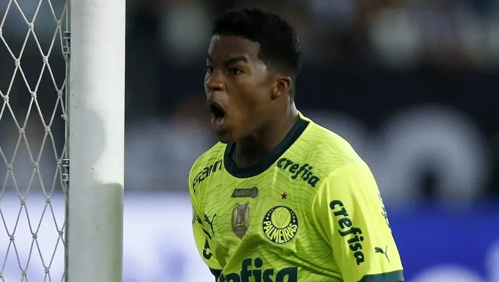Endrick marca 2 gols e comanda virada do Palmeiras