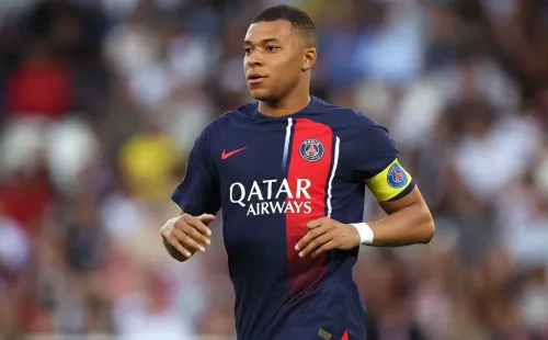 PARIS, FRANÇA – JUNHO 03: Kylian Mbappé, do Paris Saint-Germain, em ação durante a partida da Ligue 1 entre Paris Saint-Germain e Clermont Foot, no Parc des Princes, em 03 de junho de 2023, em Paris, França. (Foto: Julian Finney/Getty Images)