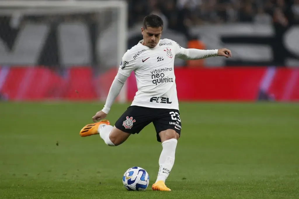 SAO PAULO, BRAZIL – AUGUST 01: Fagner of Corinthians kicks the ball during the Copa CONMEBOL Sudamericana 2023 round of sixteen first leg match between Corinthians and Newell’s Old Boys at Neo Quimica Arena on August 01, 2023 in Sao Paulo, Brazil. (Photo by Miguel Schincariol/Getty Images)