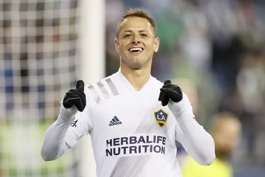 Chicharito comemorando um gol diante do Seattle (Foto: Steph Chambers/Getty Images)