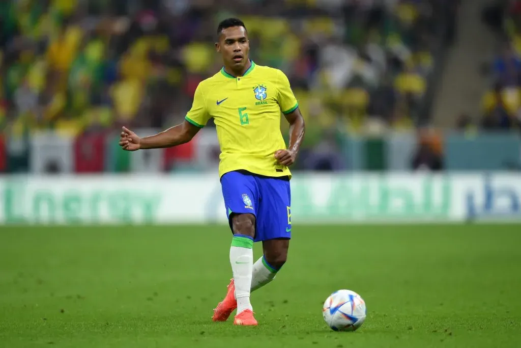 Alex Sandro atuando pelo Brasil na Copa do Mundo de 2022 (Photo by Justin Setterfield/Getty Images)