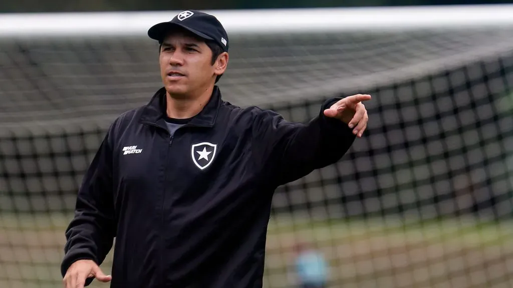 Lúcio Flávio: técnico é alvo de críticas no Clube (Foto: Vitor Silva/Botafogo/Divulgação)