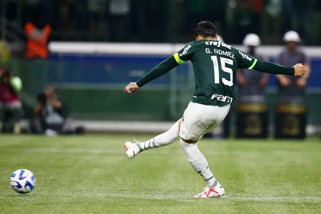 Gustavo Gómez em ação pelo Palmeiras (Photo by Alexandre Schneider/Getty Images)