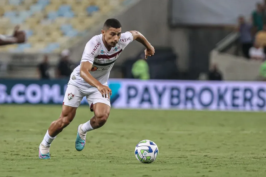 Volante André em ação pelo Fluminense | (Foto: Marcelo Gonçalves/FFC)
