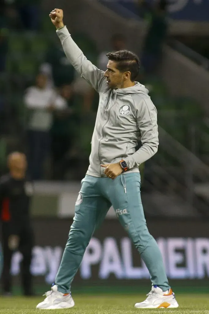Abel Ferreira não quer sair do Palmeiras antes do término do contrato. Foto: Miguel Schincariol/Getty Images