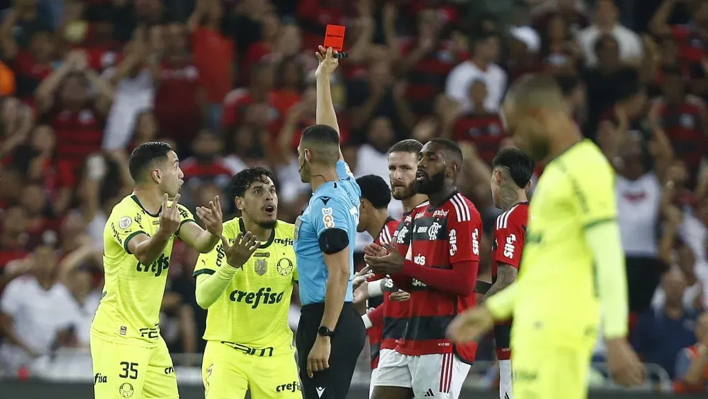 Torcida pede saída de Gustavo Gómez (Photo by Wagner Meier/Getty Images)