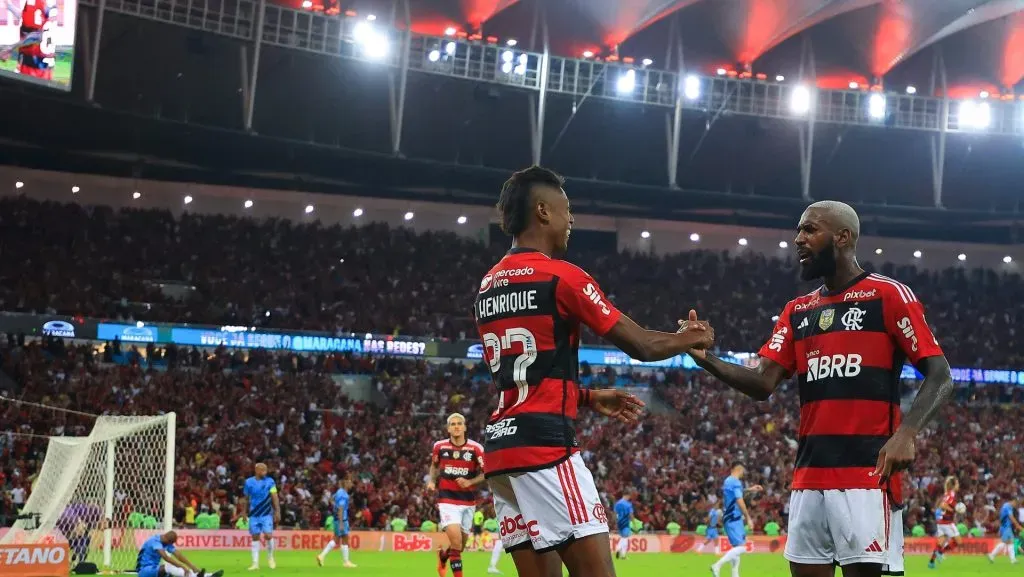 Flamengo pode perder Gerson e Bruno Henrique por suspensão (Photo by Buda Mendes/Getty Images)